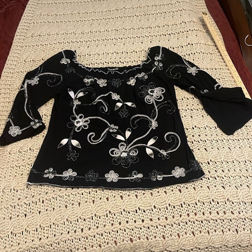 Lauren Michelle women’s size M  top black w/ silver & black embroidery boat neck